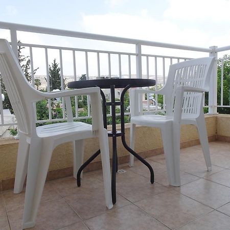 Melpo Court Apartment Geroskipou Bagian luar foto