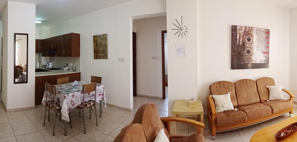 Melpo Court Apartment Geroskipou Bagian luar foto