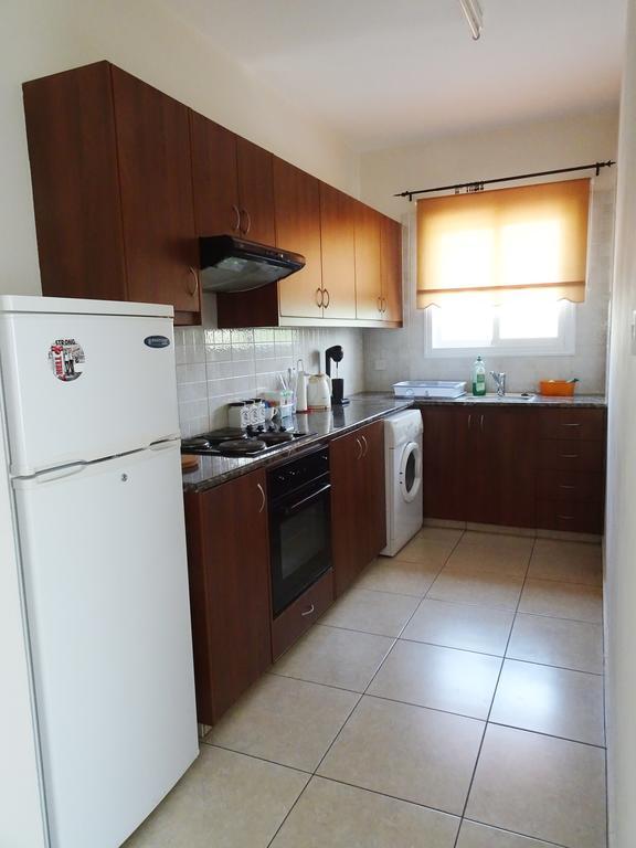 Melpo Court Apartment Geroskipou Bagian luar foto