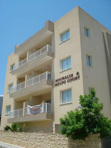Melpo Court Apartment Geroskipou Bagian luar foto