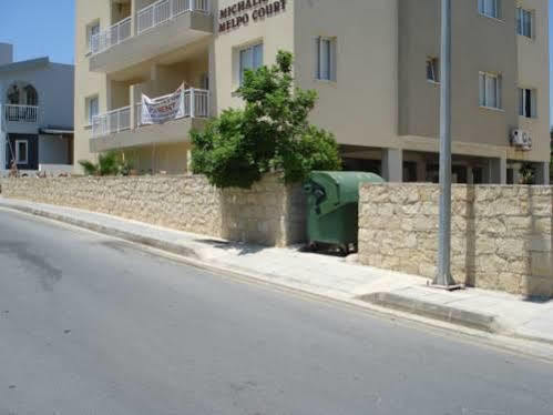 Melpo Court Apartment Geroskipou Bagian luar foto