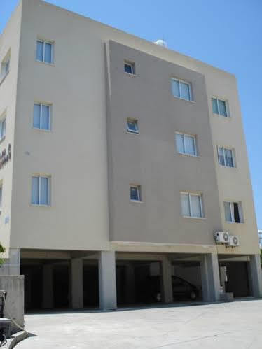 Melpo Court Apartment Geroskipou Bagian luar foto